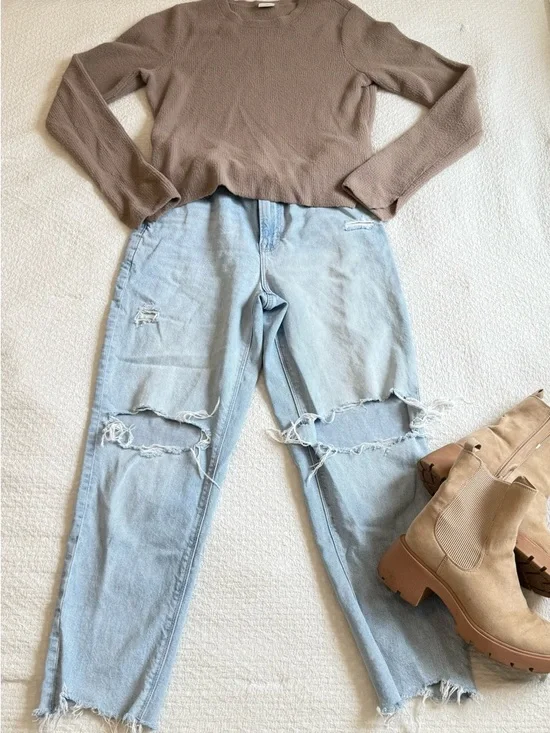 Abercrombie & Fitch Neutral Taupe Cropped Crew Sweater - Picture 3 of 3